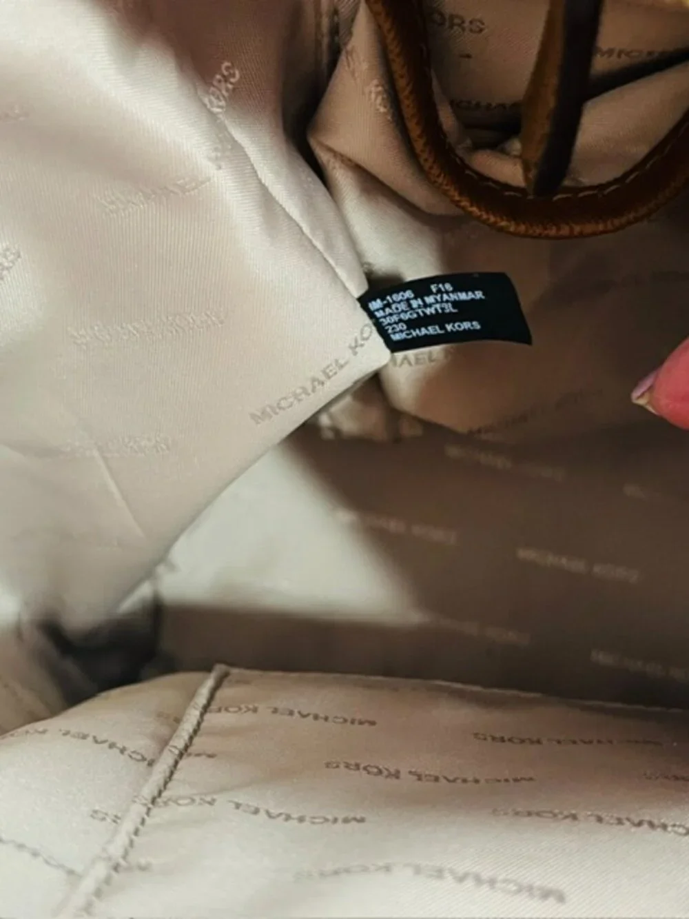 Michael Kors Dee Dee Lg Saffiano Leather Convertible Tote Acorn EUC